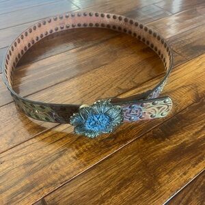 Leather belt with beltbuckle